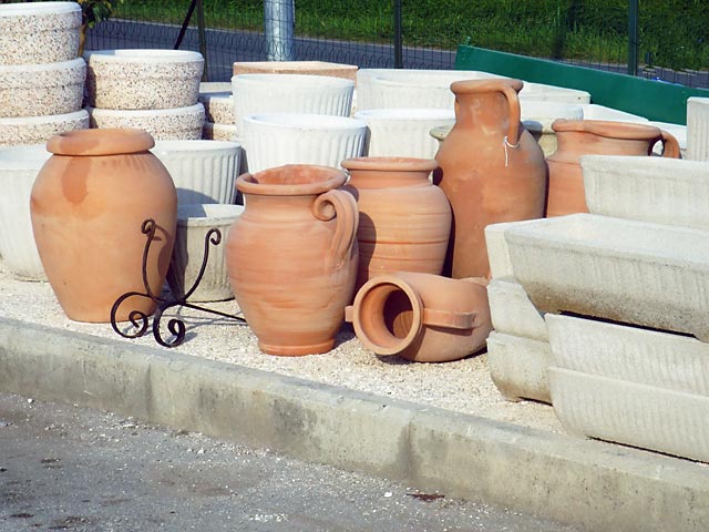 vasi da giardino in terracotta